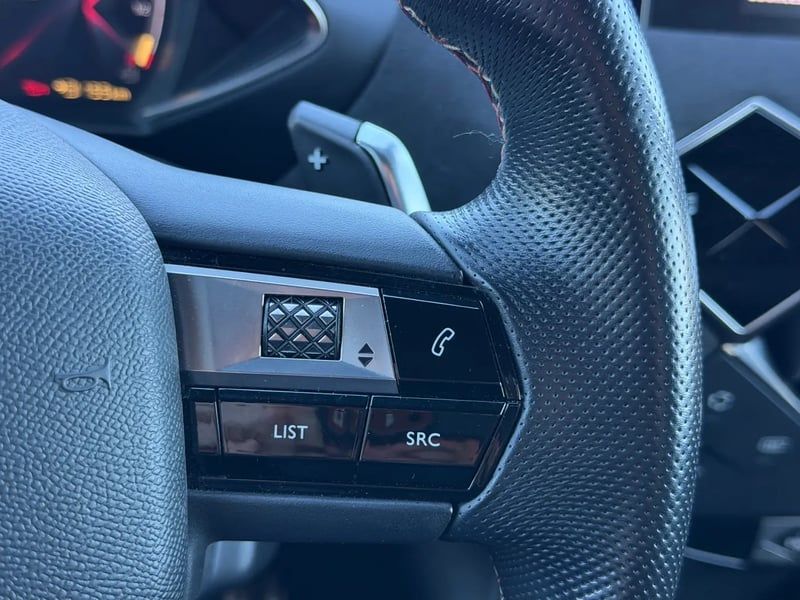 Photo de la voiture DS DS 3 CROSSBACK DS3 Crossback PureTech 130 EAT8 Performance Line