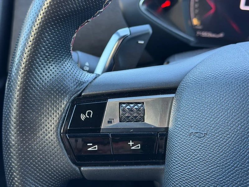 Photo de la voiture DS DS 3 CROSSBACK DS3 Crossback PureTech 130 EAT8 Performance Line