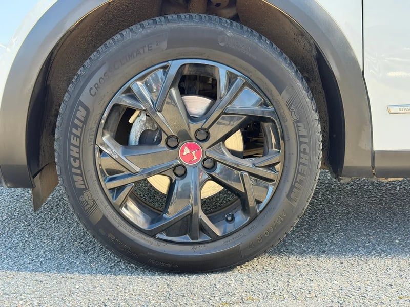 Photo de la voiture DS DS 3 CROSSBACK DS3 Crossback PureTech 130 EAT8 Performance Line