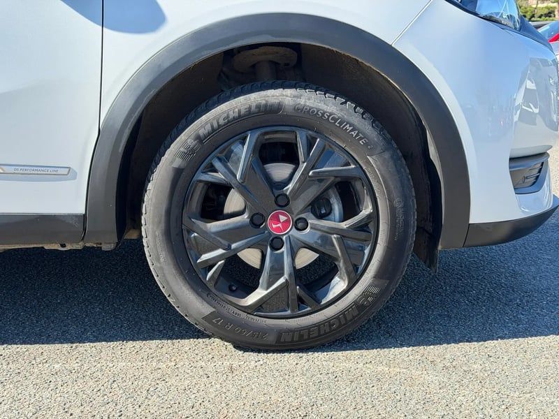 Photo de la voiture DS DS 3 CROSSBACK DS3 Crossback PureTech 130 EAT8 Performance Line