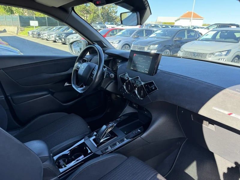 Photo de la voiture DS DS 3 CROSSBACK DS3 Crossback PureTech 130 EAT8 Performance Line