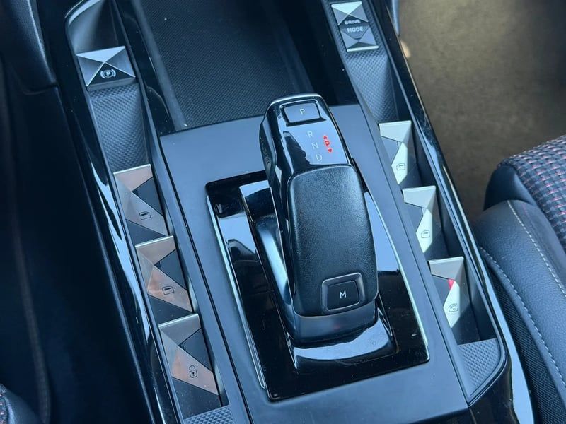 Photo de la voiture DS DS 3 CROSSBACK DS3 Crossback PureTech 130 EAT8 Performance Line