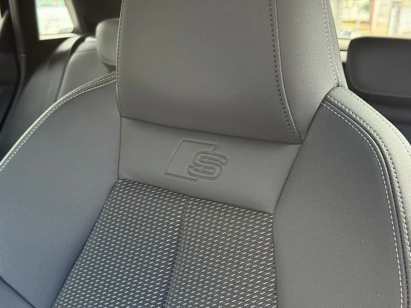 Photo de la voiture AUDI A3 SPORTBACK TFSI e Hybride rechargeable 204 S tronic 6 S line