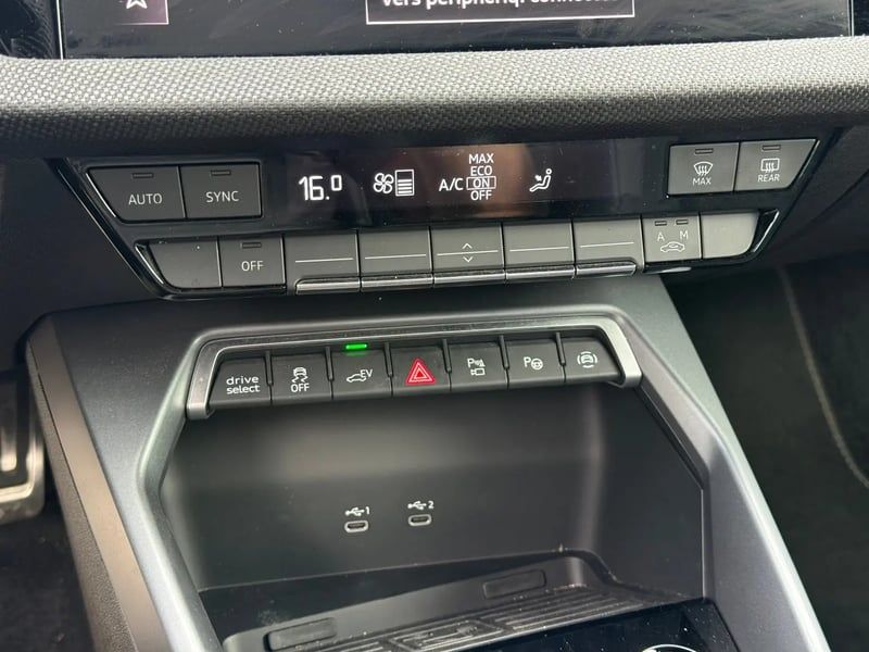 Photo de la voiture AUDI A3 SPORTBACK TFSI e Hybride rechargeable 204 S tronic 6 S line