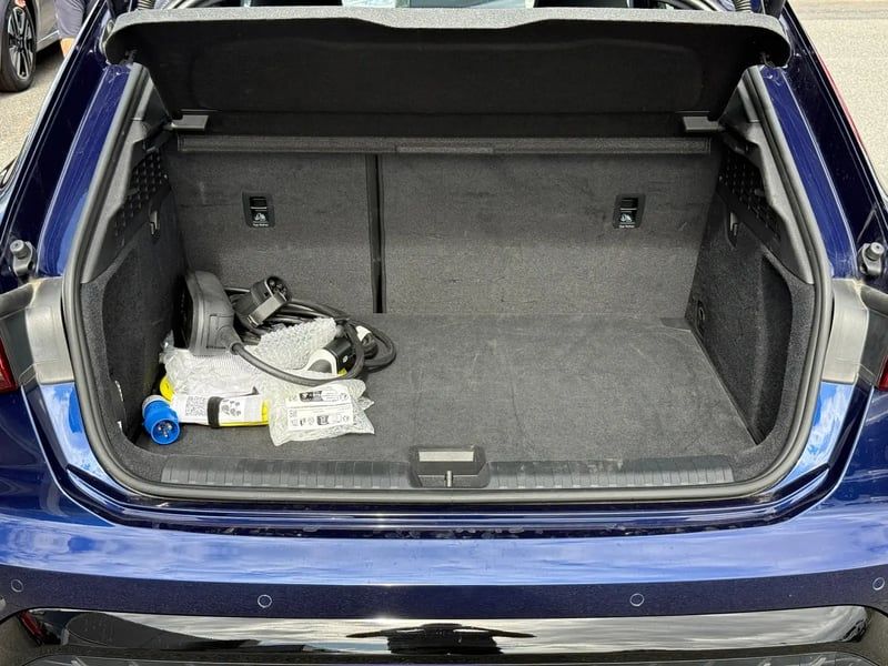 Photo de la voiture AUDI A3 SPORTBACK TFSI e Hybride rechargeable 204 S tronic 6 S line