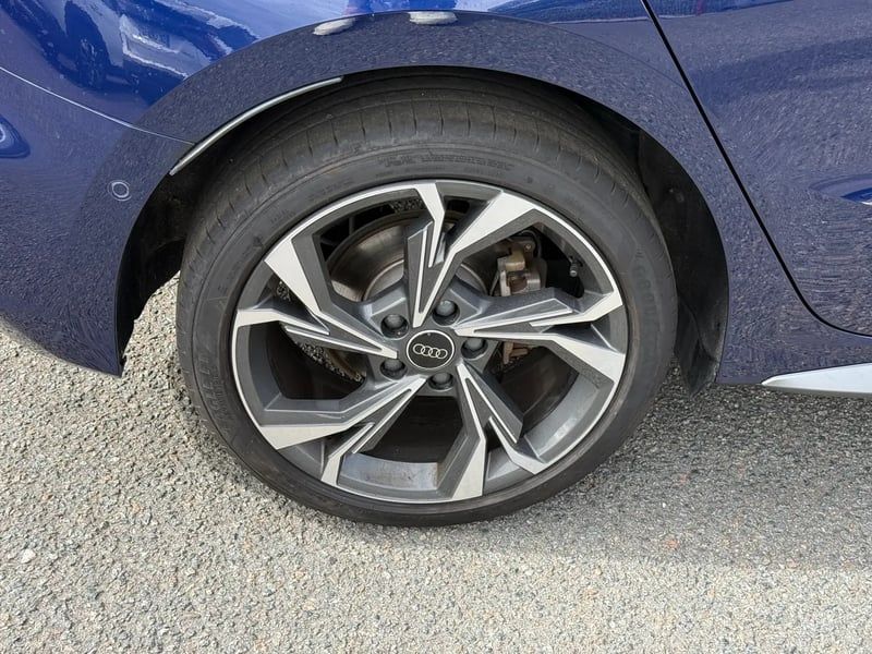 Photo de la voiture AUDI A3 SPORTBACK TFSI e Hybride rechargeable 204 S tronic 6 S line