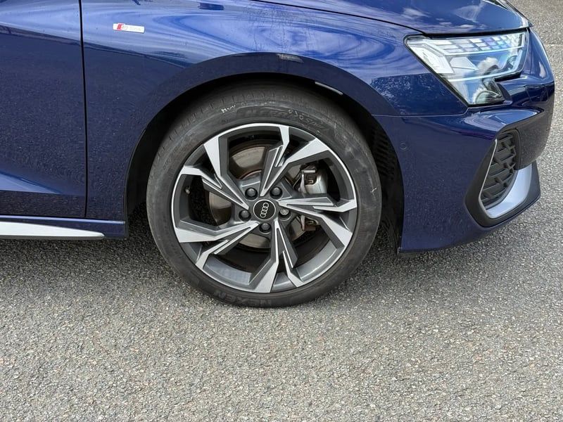 Photo de la voiture AUDI A3 SPORTBACK TFSI e Hybride rechargeable 204 S tronic 6 S line