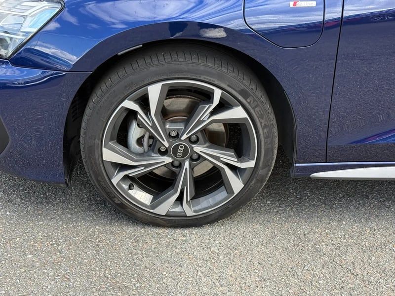 Photo de la voiture AUDI A3 SPORTBACK TFSI e Hybride rechargeable 204 S tronic 6 S line