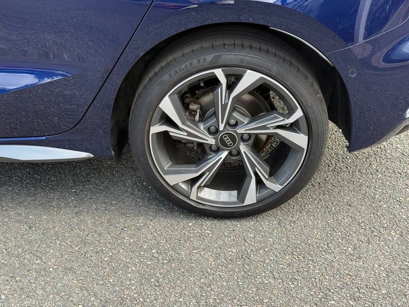 Photo de la voiture AUDI A3 SPORTBACK TFSI e Hybride rechargeable 204 S tronic 6 S line