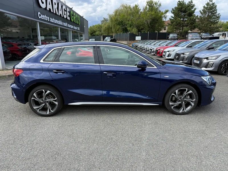 Photo de la voiture AUDI A3 SPORTBACK TFSI e Hybride rechargeable 204 S tronic 6 S line