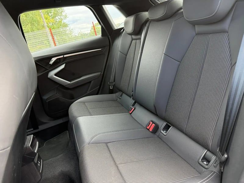 Photo de la voiture AUDI A3 SPORTBACK TFSI e Hybride rechargeable 204 S tronic 6 S line
