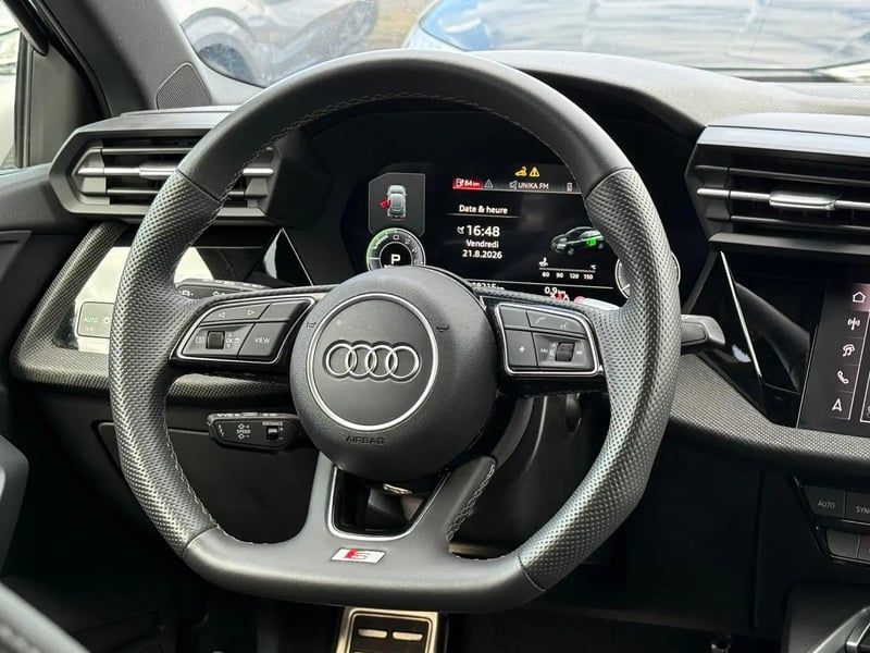 Photo de la voiture AUDI A3 SPORTBACK TFSI e Hybride rechargeable 204 S tronic 6 S line