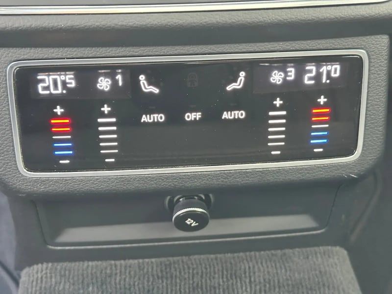 Photo de la voiture AUDI A6 AVANT 45 TDI 231 ch Quattro Tiptronic 8 S line