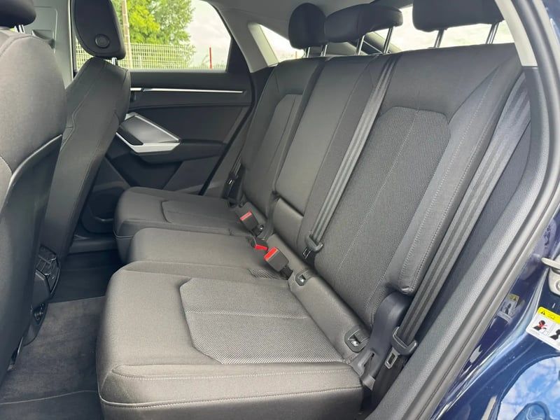 Photo de la voiture AUDI Q3 SPORTBACK 35 TFSI 150 ch Design