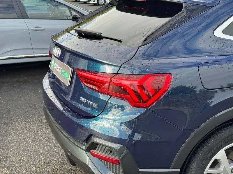 Photo de la voiture AUDI Q3 SPORTBACK 35 TFSI 150 ch Design