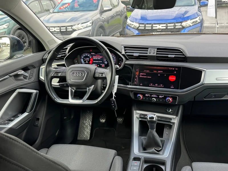 Photo de la voiture AUDI Q3 SPORTBACK 35 TFSI 150 ch Design