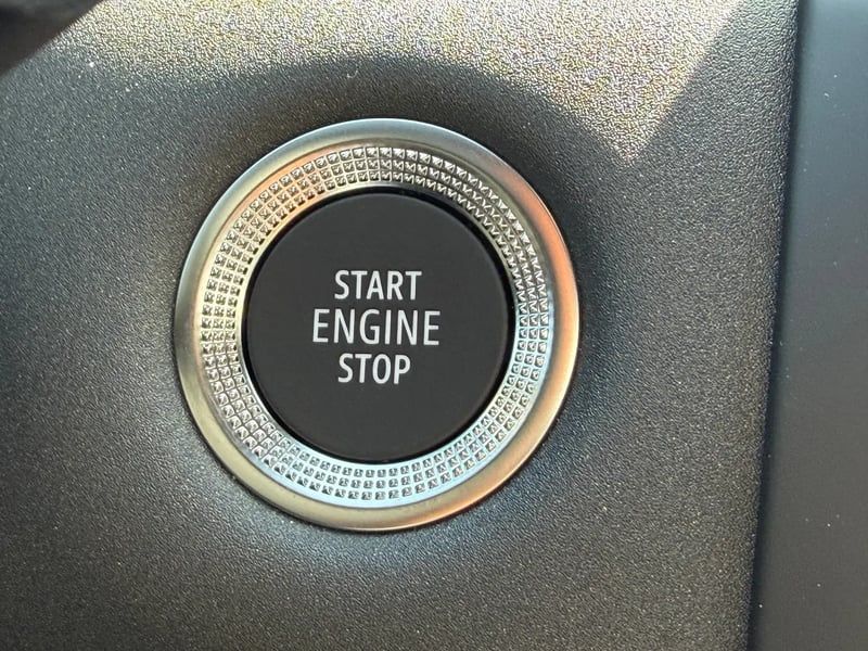 Photo de la voiture RENAULT CAPTUR E-Tech full hybrid 160 ch Techno