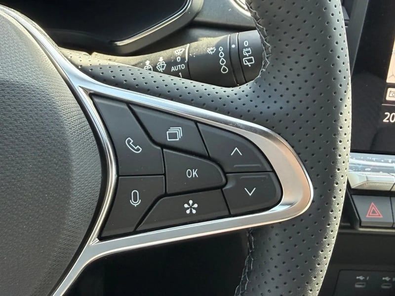 Photo de la voiture RENAULT CAPTUR E-Tech full hybrid 160 ch Techno