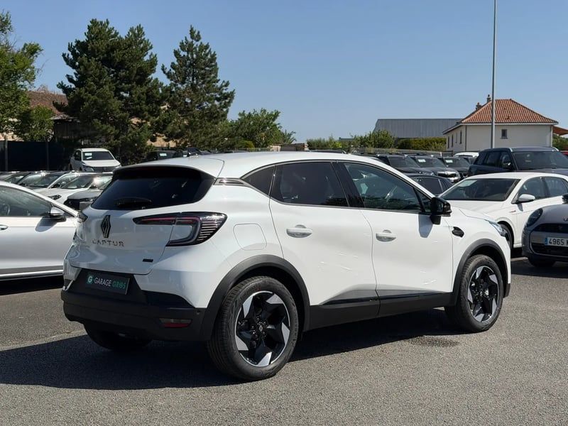 Photo de la voiture RENAULT CAPTUR E-Tech full hybrid 160 ch Techno