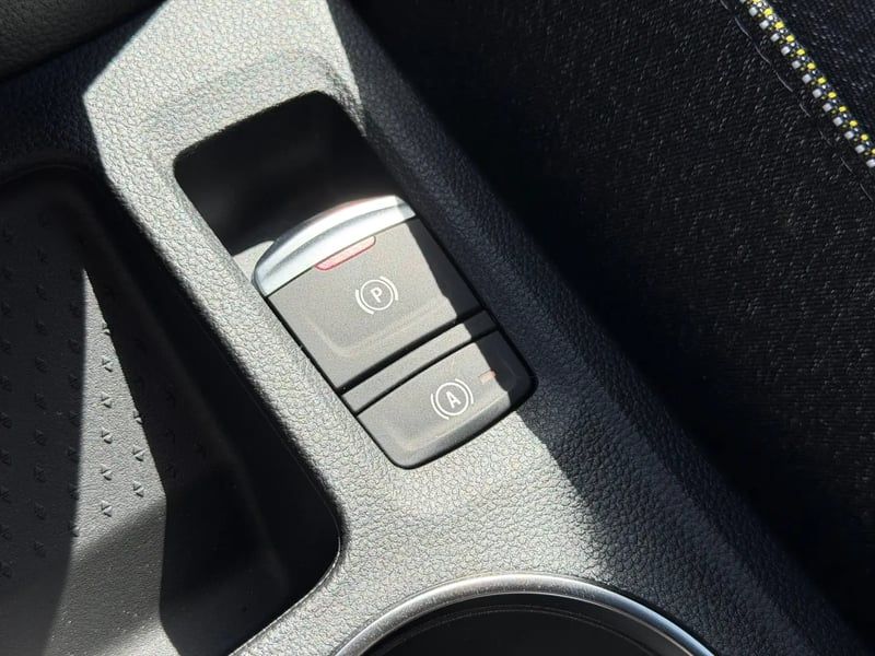 Photo de la voiture RENAULT CAPTUR E-Tech full hybrid 160 ch Techno