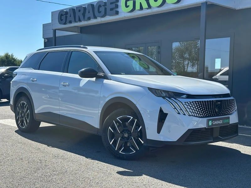 Photo de la voiture PEUGEOT 5008 Hybrid 145 ch e-DCS6 Allure