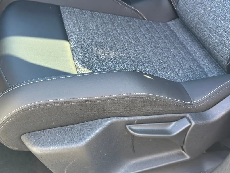 Photo de la voiture PEUGEOT 5008 Hybrid 145 ch e-DCS6 Allure