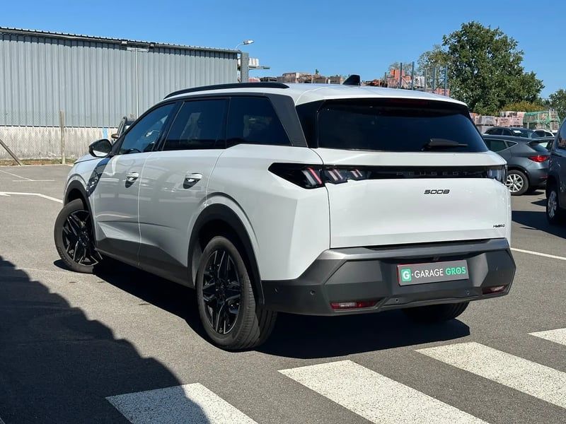 Photo de la voiture PEUGEOT 5008 Hybrid 145 ch e-DCS6 Allure