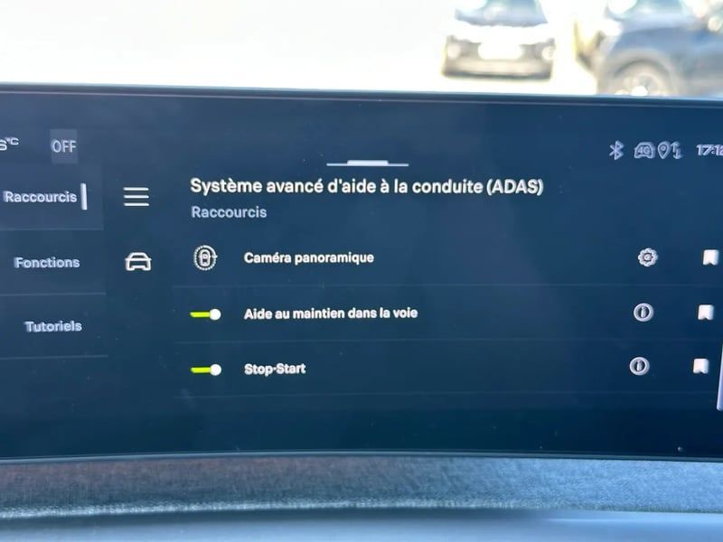 Photo de la voiture PEUGEOT 5008 Hybrid 145 ch e-DCS6 Allure