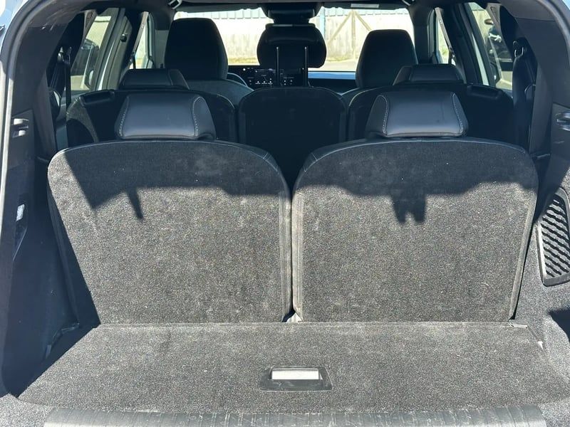 Photo de la voiture PEUGEOT 5008 Hybrid 145 ch e-DCS6 Allure