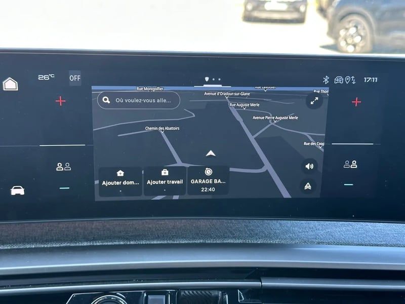 Photo de la voiture PEUGEOT 5008 Hybrid 145 ch e-DCS6 Allure