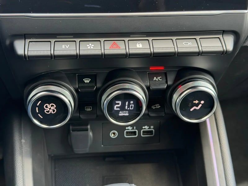 Photo de la voiture RENAULT CLIO V E-Tech full hybrid 145 ch GSR2 Techno