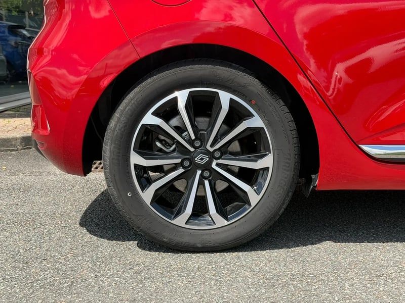 Photo de la voiture RENAULT CLIO V E-Tech full hybrid 145 ch GSR2 Techno