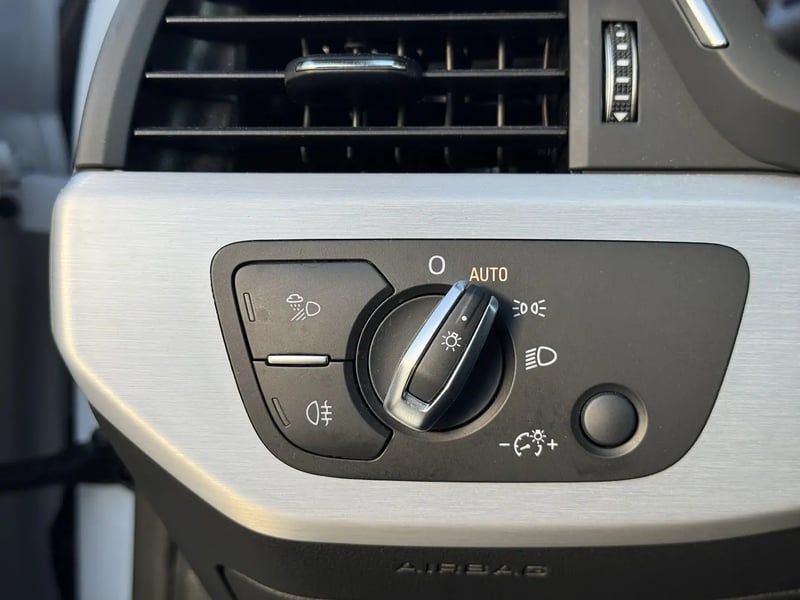 Photo de la voiture AUDI A5 SPORTBACK 35 TDI 163 S tronic 7 S Line