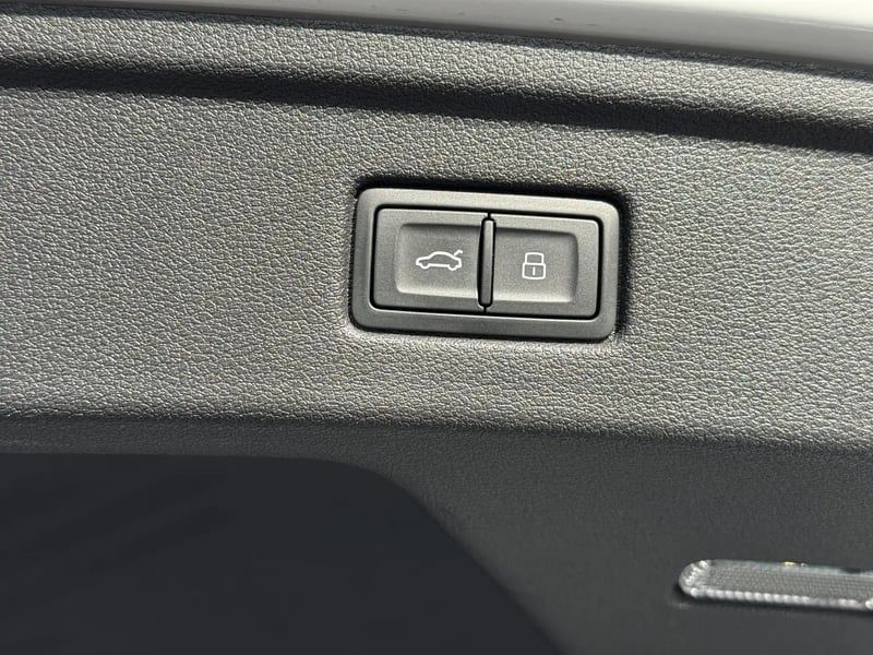 Photo de la voiture AUDI A5 SPORTBACK 35 TDI 163 S tronic 7 S Line