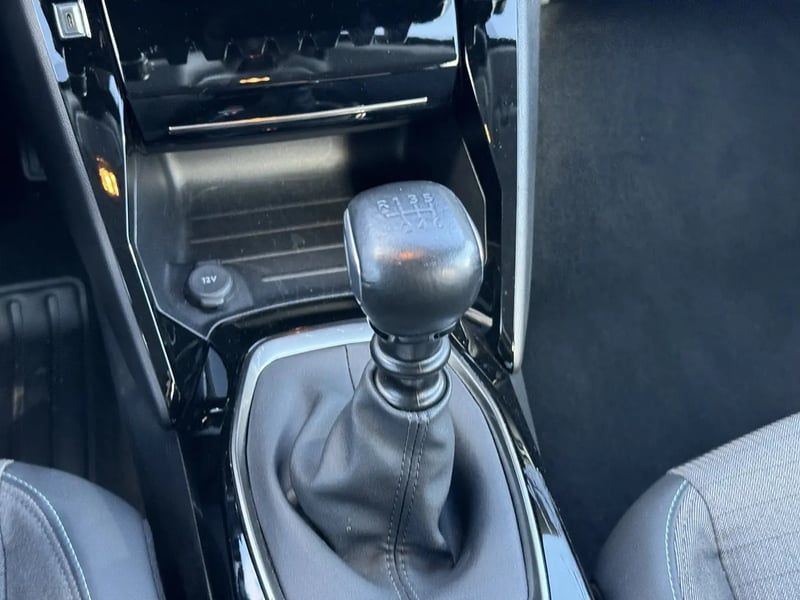 Photo de la voiture PEUGEOT 208 BlueHDi 100 S&S BVM6 Allure Pack