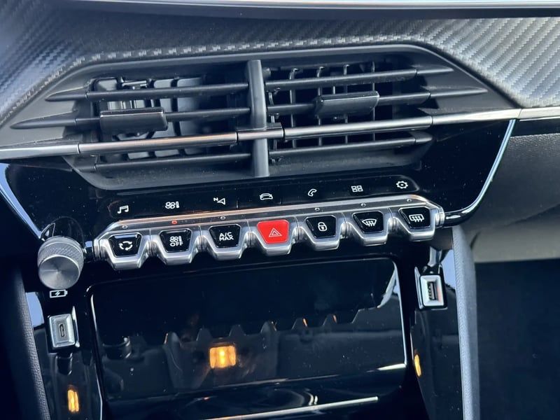 Photo de la voiture PEUGEOT 208 BlueHDi 100 S&S BVM6 Allure Pack