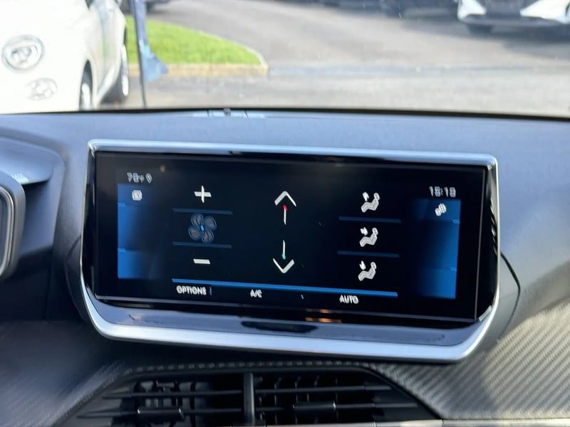 Photo de la voiture PEUGEOT 208 BlueHDi 100 S&S BVM6 Allure Pack