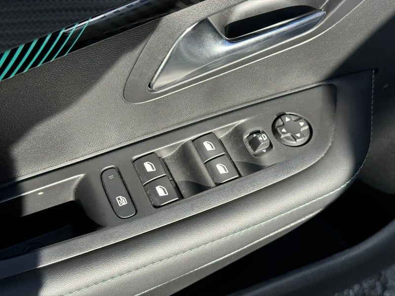 Photo de la voiture PEUGEOT 208 BlueHDi 100 S&S BVM6 Allure Pack