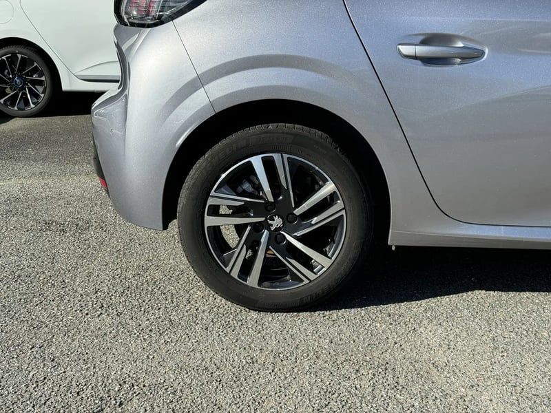 Photo de la voiture PEUGEOT 208 BlueHDi 100 S&S BVM6 Allure Pack