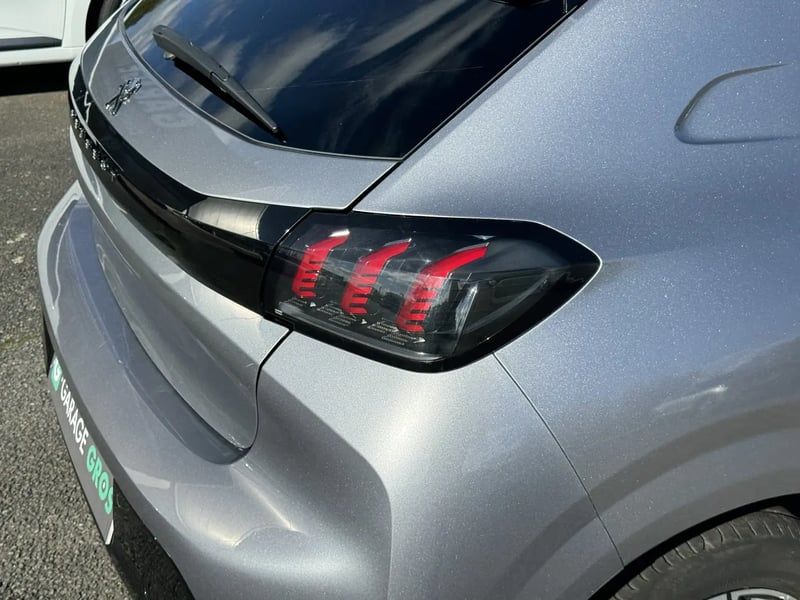 Photo de la voiture PEUGEOT 208 BlueHDi 100 S&S BVM6 Allure Pack