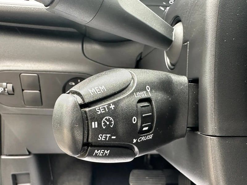 Photo de la voiture CITROEN C3 PureTech 110 S&S EAT6 Shine
