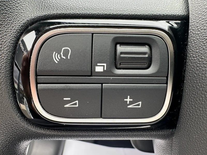 Photo de la voiture CITROEN C3 PureTech 110 S&S EAT6 Shine
