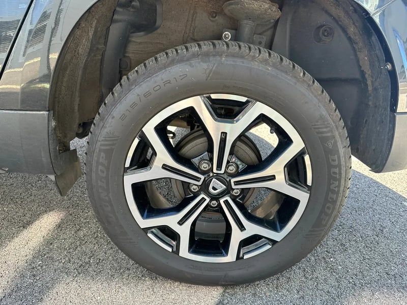 Photo de la voiture DACIA DUSTER Blue dCi 115 4x4 Prestige