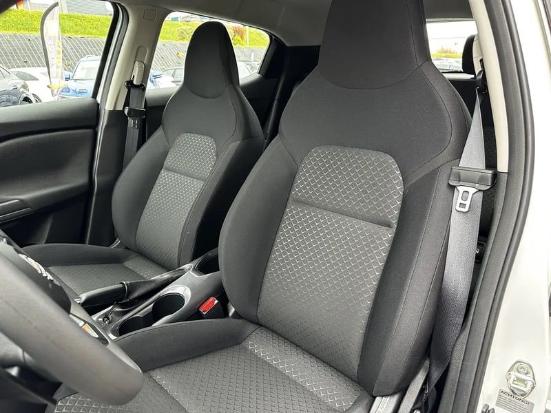 Photo de la voiture NISSAN JUKE 2023.5 DIG-T 114 DCT7 Acenta