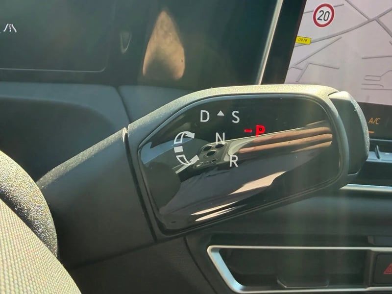 Photo de la voiture VOLKSWAGEN TIGUAN 2.0 TDI 150ch DSG7 R-Line Edition