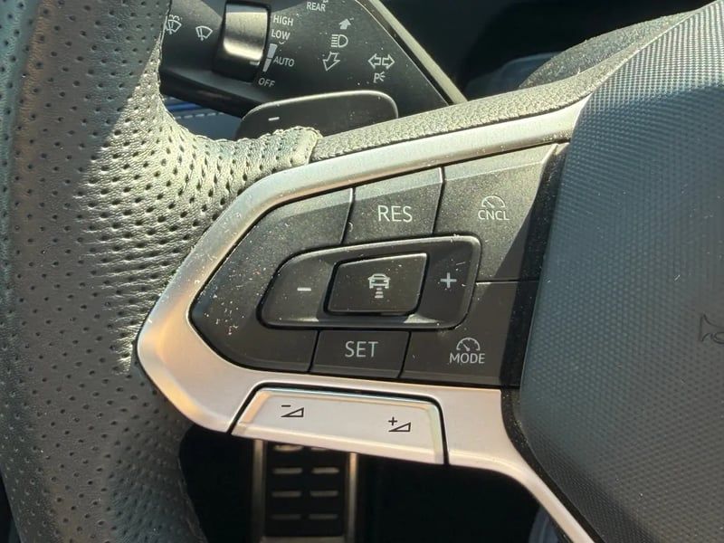 Photo de la voiture VOLKSWAGEN TIGUAN 2.0 TDI 150ch DSG7 R-Line Edition