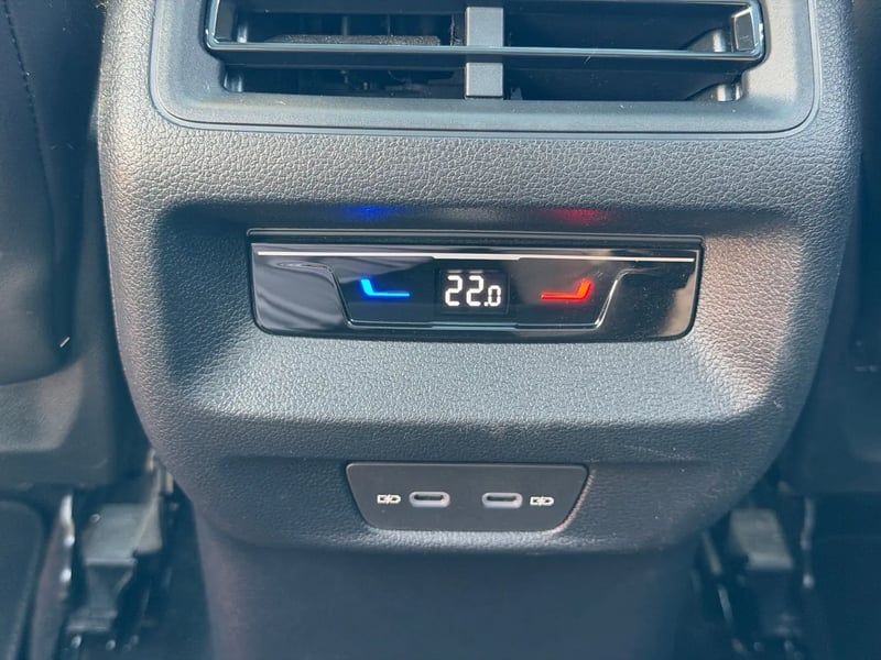 Photo de la voiture VOLKSWAGEN TIGUAN 2.0 TDI 150ch DSG7 R-Line Edition