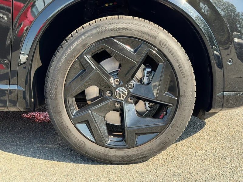 Photo de la voiture VOLKSWAGEN TIGUAN 2.0 TDI 150ch DSG7 R-Line Edition