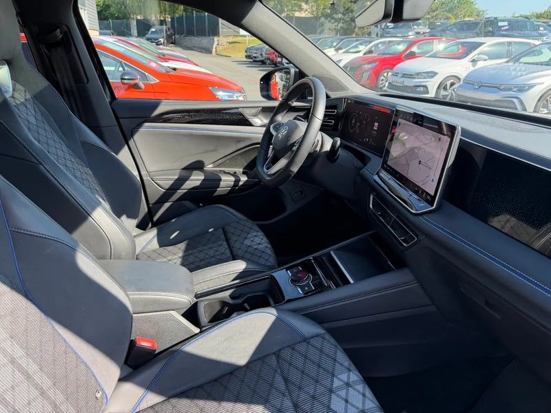 Photo de la voiture VOLKSWAGEN TIGUAN 2.0 TDI 150ch DSG7 R-Line Edition