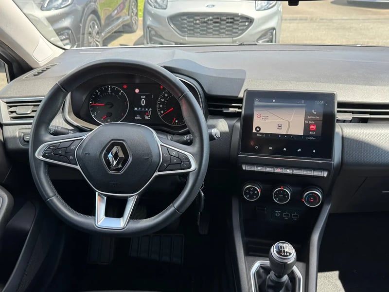 Photo de la voiture RENAULT CLIO V Blue dCi 85 Zen